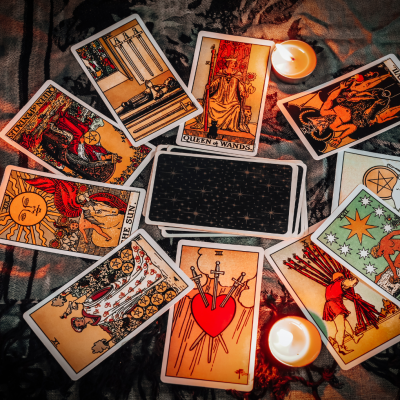 1-on-1 coaching and tarot reading sessions offered by Wise Path Tarot