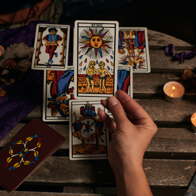 1-on-1 coaching and tarot reading sessions offered by Wise Path Tarot